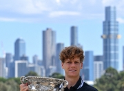 开云体育登录-包含澳网翻盘拉沃尔杯，辛纳高光表现的词条