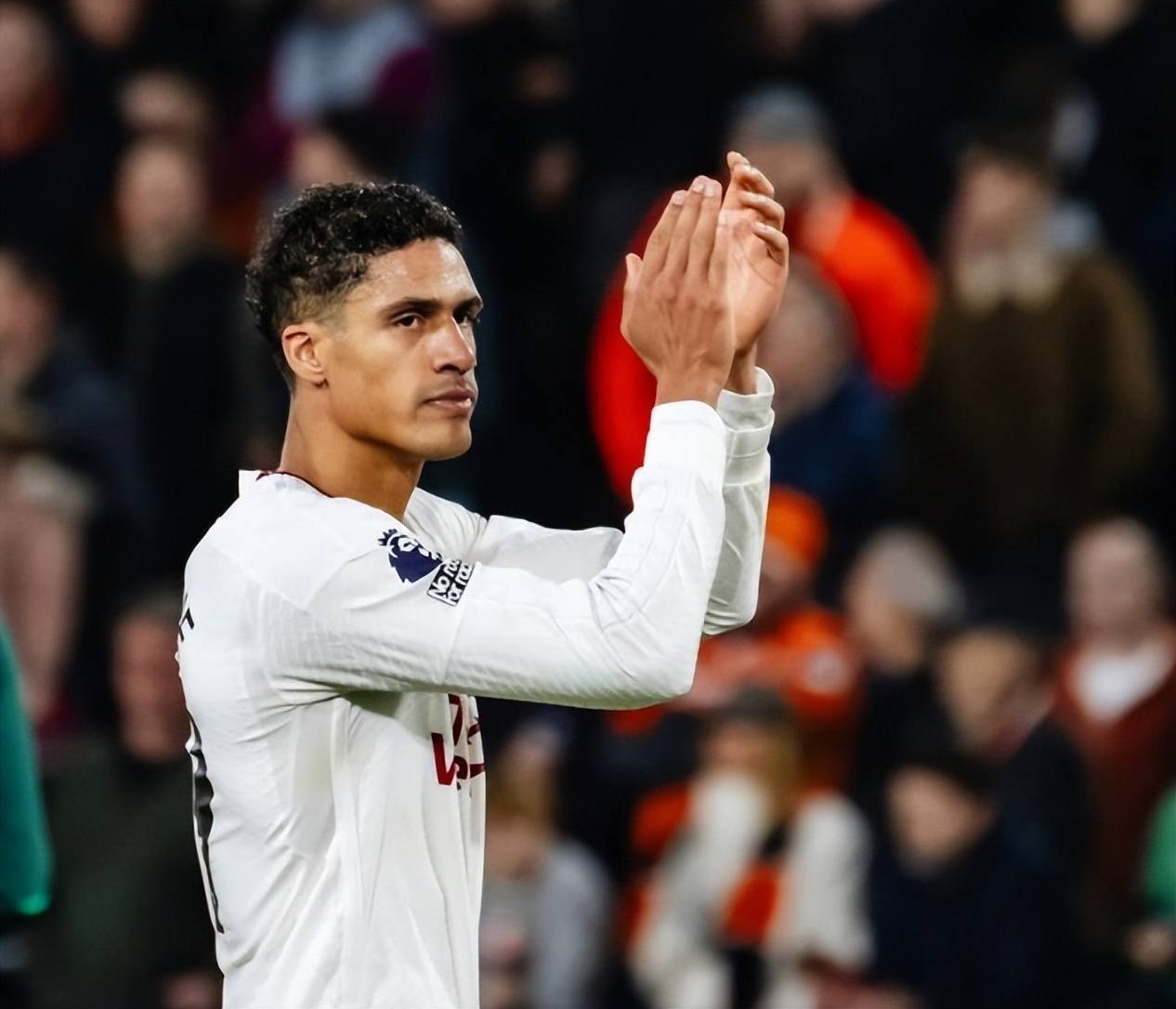 包含皇马客场2-1逆转梅斯，瓦拉内开创进球进球序幕的词条