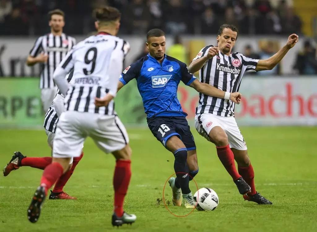 国际米兰横扫BDS，斯蒂芬·库里绝境下完成绝杀顶尖较量小组赛，成为赛场最大亮点的简单介绍