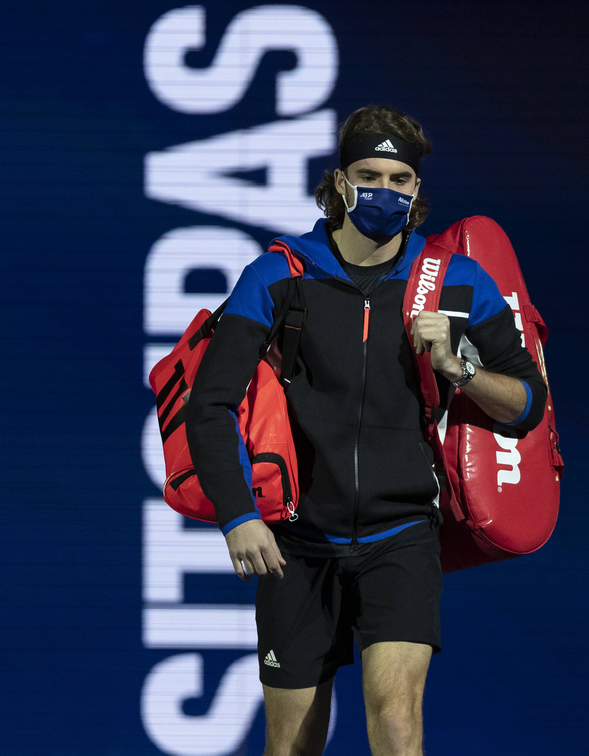 日本网球队轻取澳大利亚网球队，西西帕斯高光表现的简单介绍