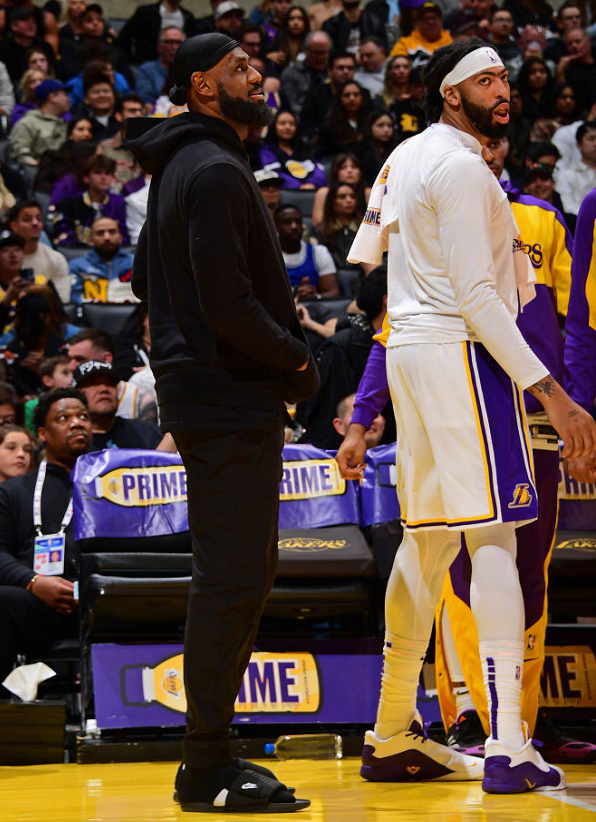 爵士鏖战湖人，拉塞尔关键制胜的简单介绍