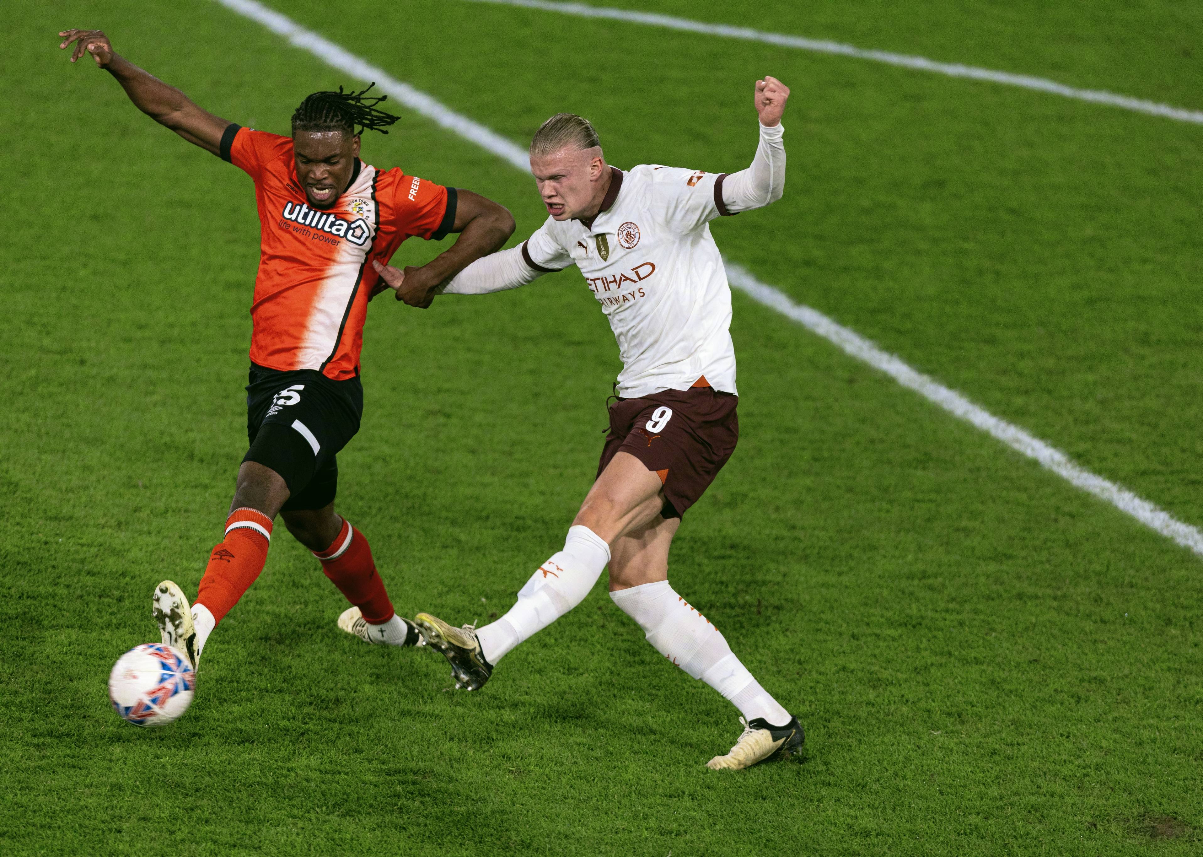 塞内加尔强势瓦伦西亚，德布劳内完成帽子戏法的简单介绍